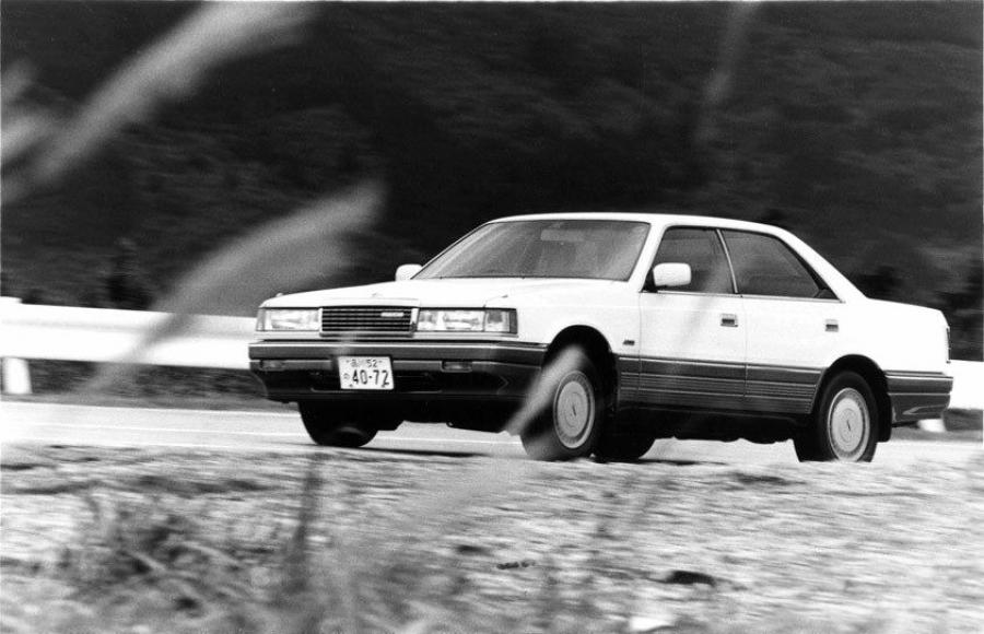  Mazda Luce 4-Door Hardtop 1986 года  (фото 6 из 8)